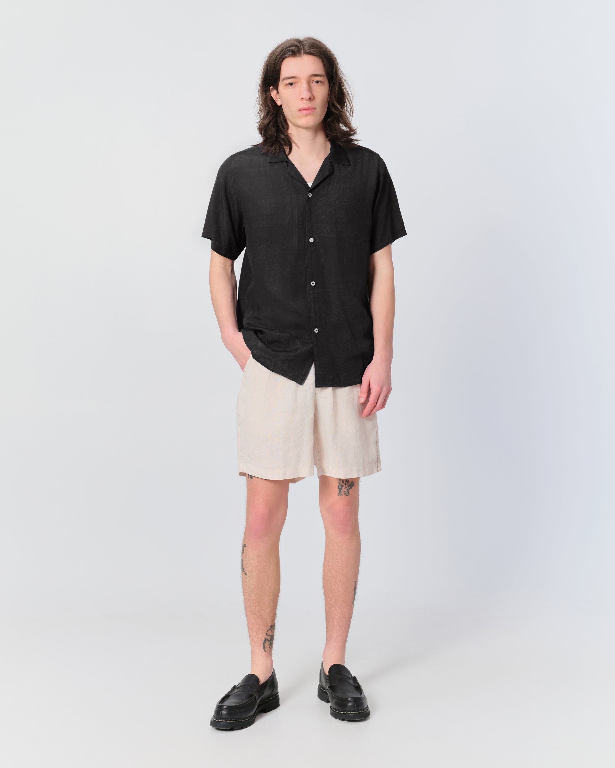 Model wearing Bather men's off-white linen drawstring shorts