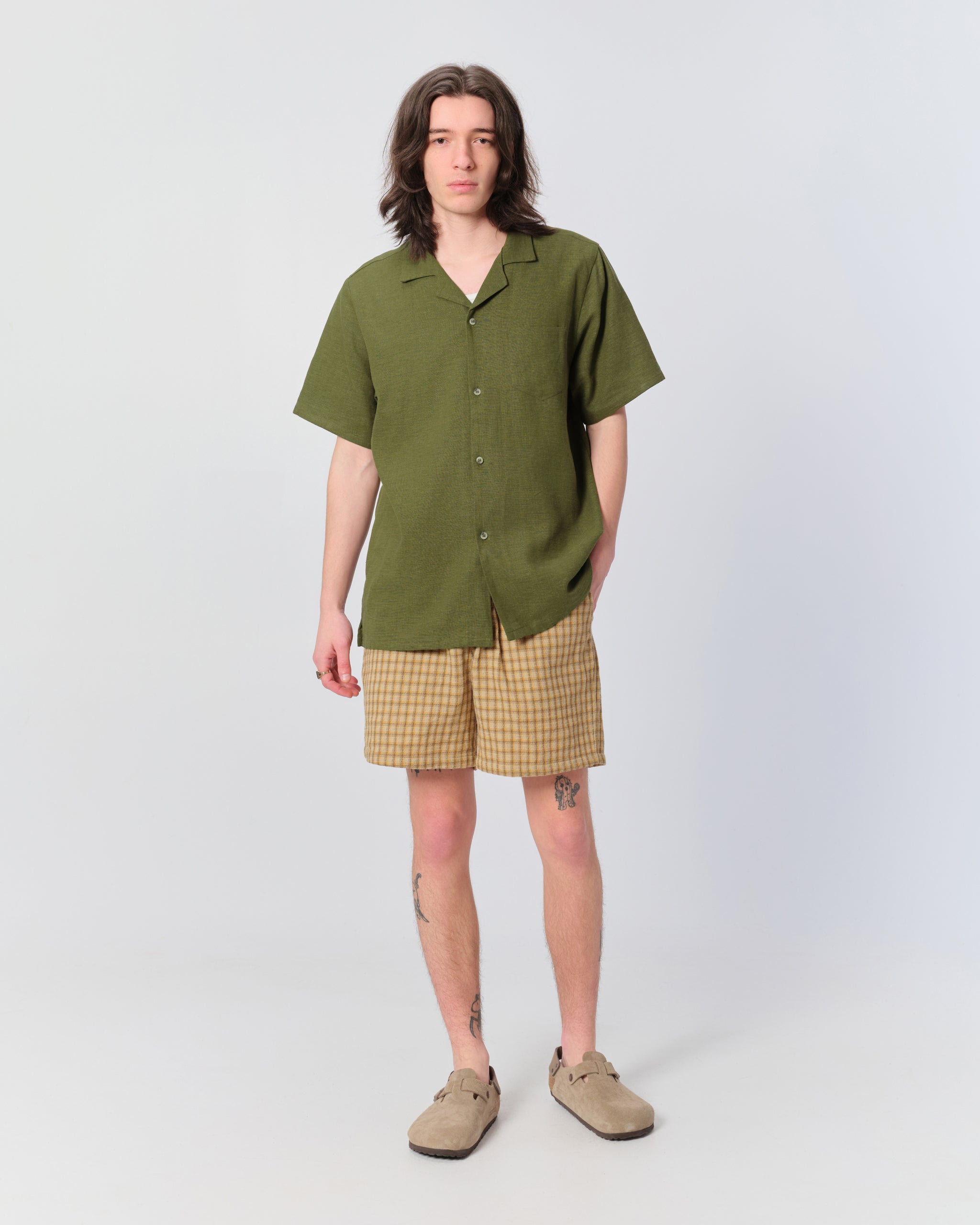 Model wearing Bather men's beige laid drawstring shorts